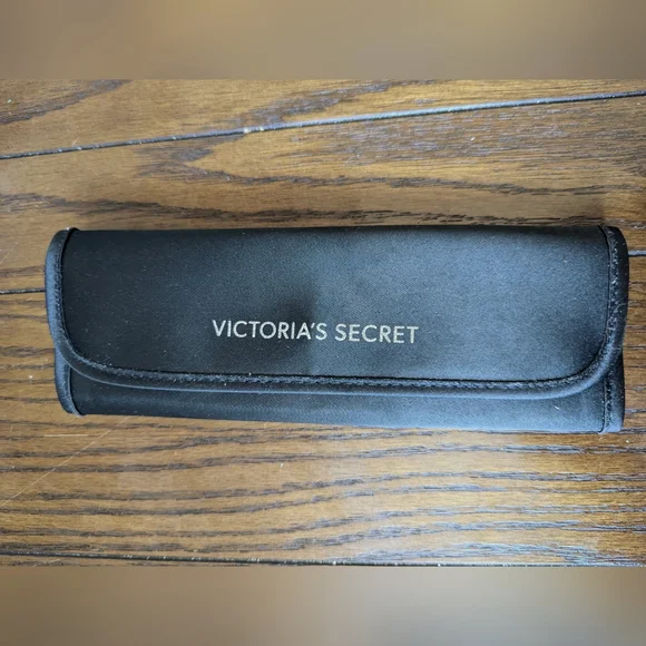 Victoria’s Secret Cosmetic Brush Set - Picture 3 of 9